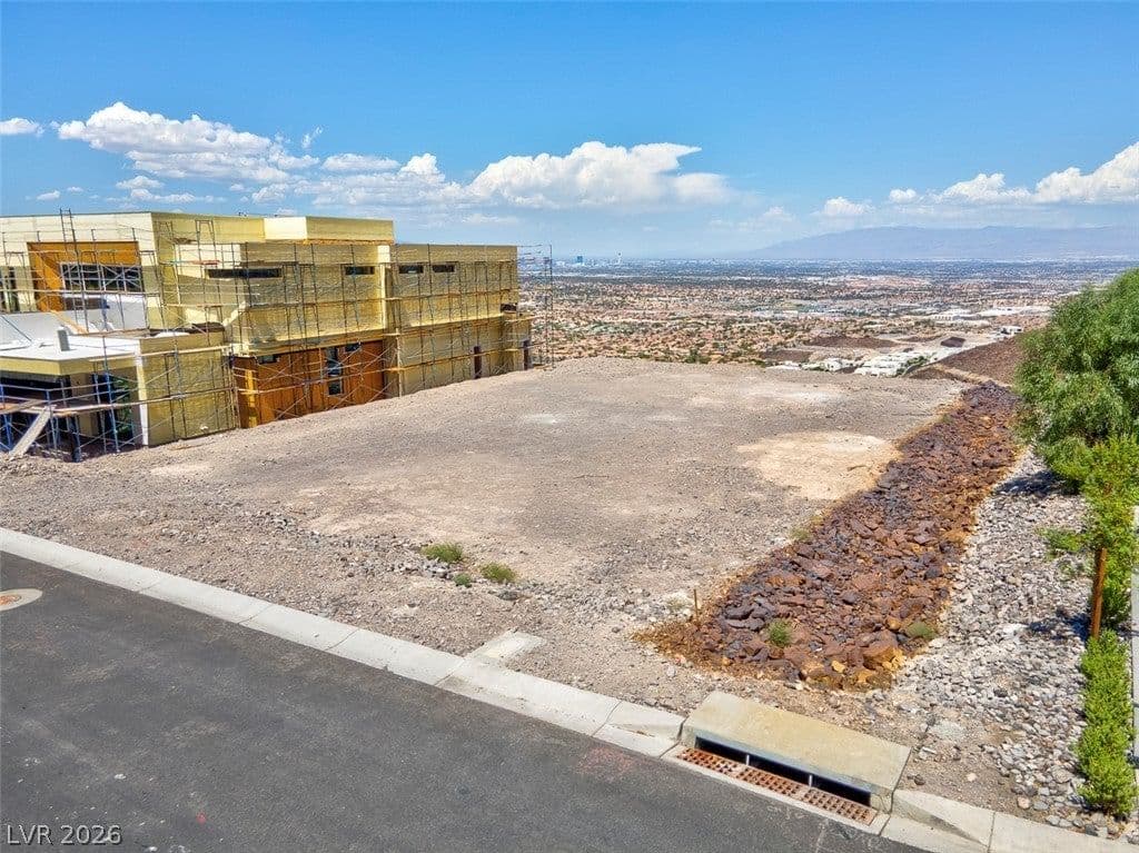 567 Rock Peak Drive photo 2