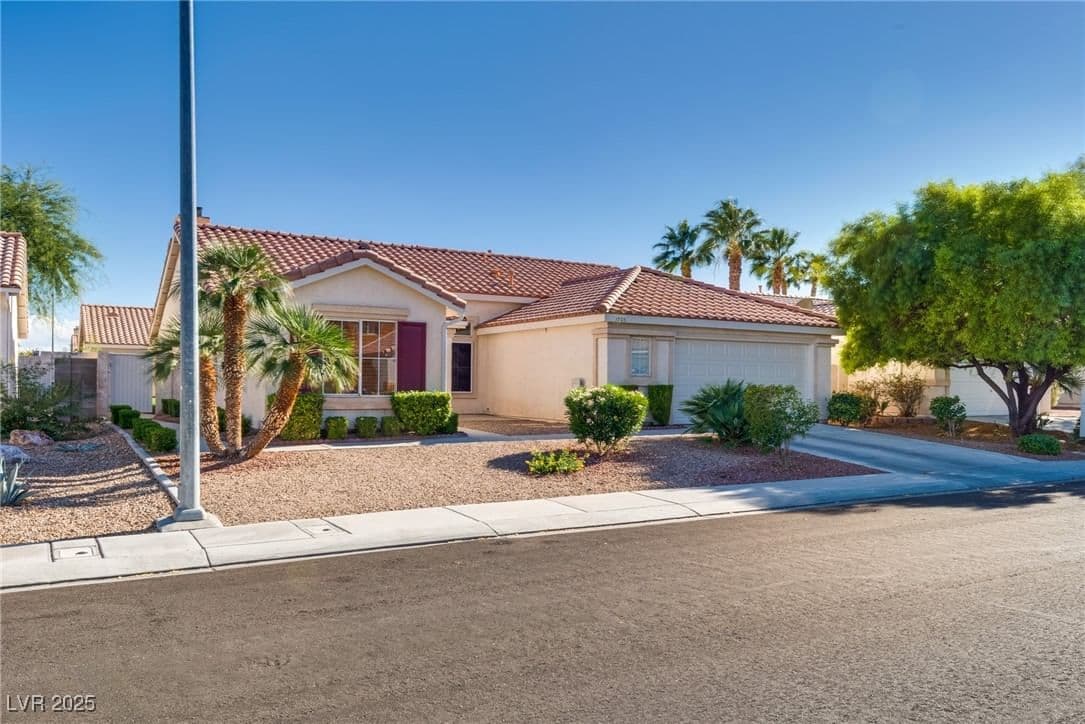 1705 Night Shadow Avenue photo 2