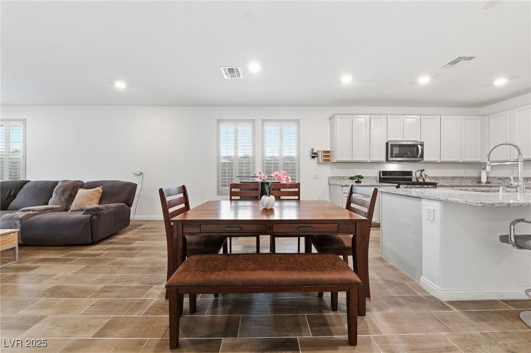 2404 Albury Avenue photo 2