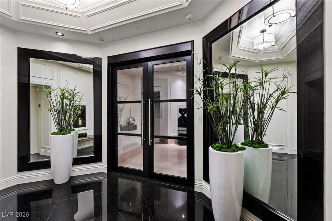 2747 Paradise Road photo 2