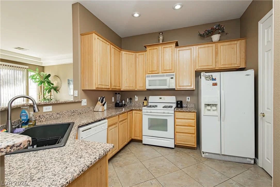 228 Lorryn Lane photo 4