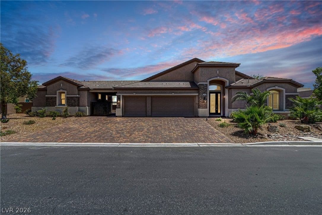 3906 Jacob Lake Circle photo 2