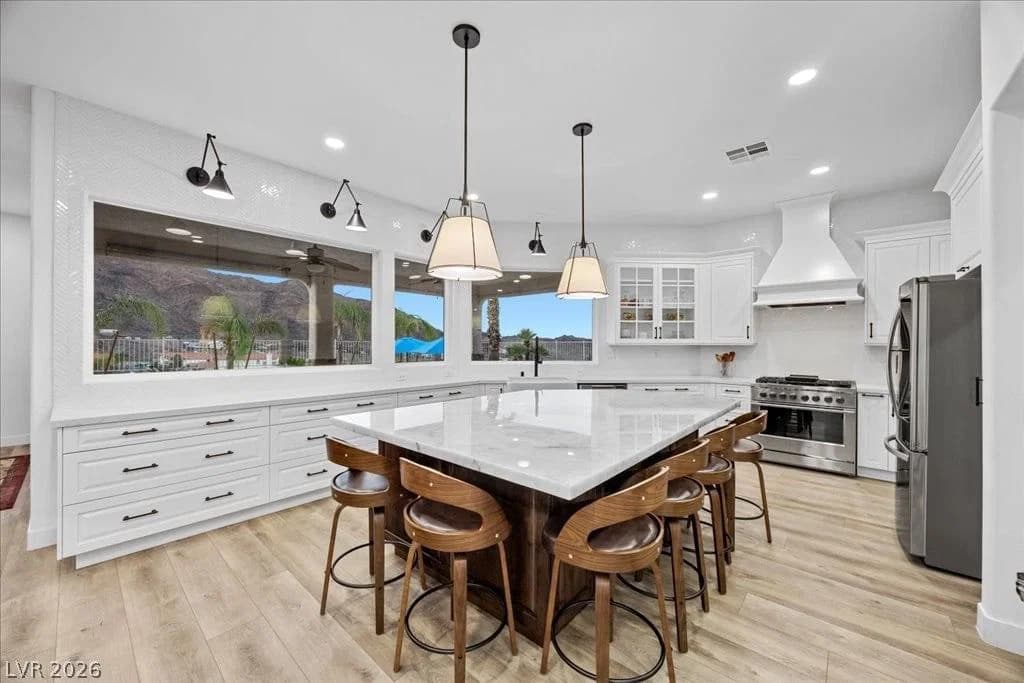 805 Lake Hill Drive photo 4