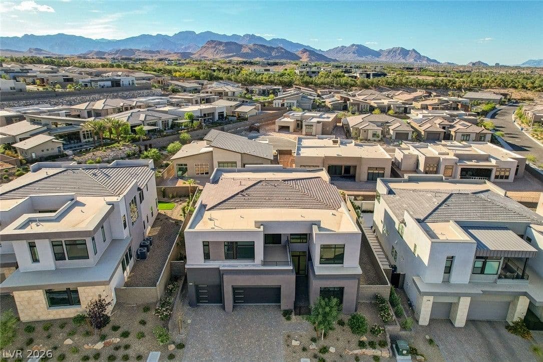 10738 Desert Heights Avenue photo 2