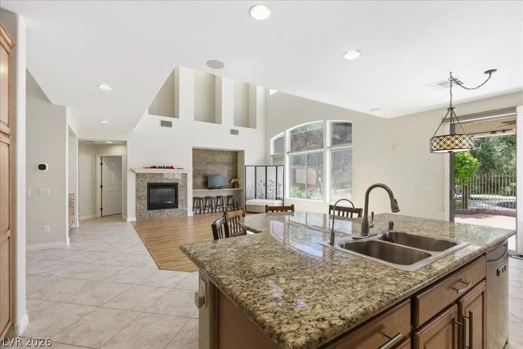 7025 Puetollano Drive photo 2