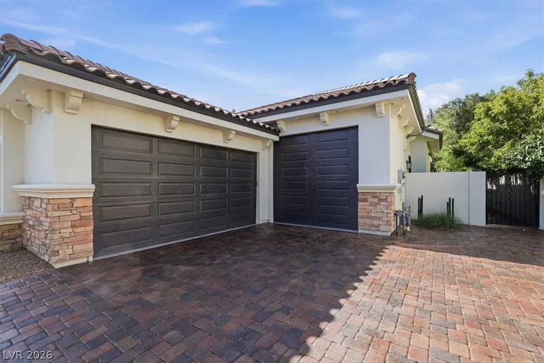 2257 Coral Ridge Avenue photo 2
