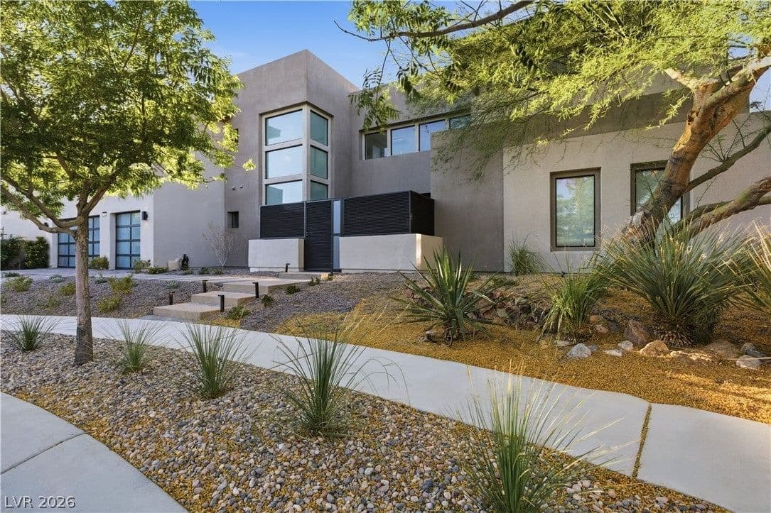 2790 La Bella Court photo 3