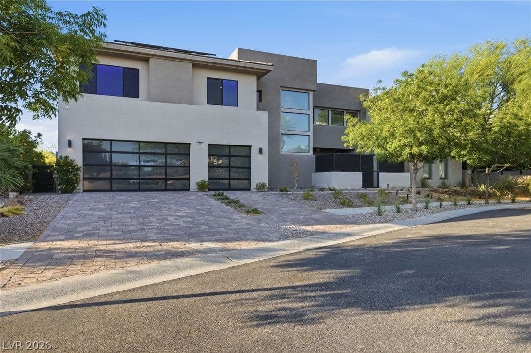2790 La Bella Court photo 2