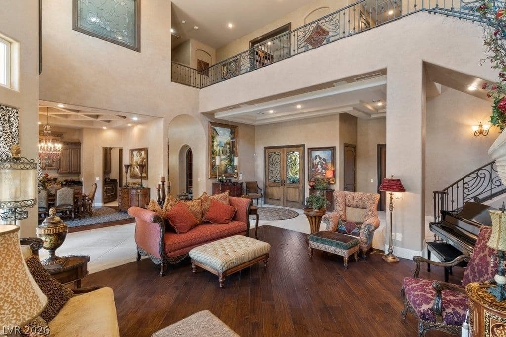 9717 Winter Palace Drive photo 3