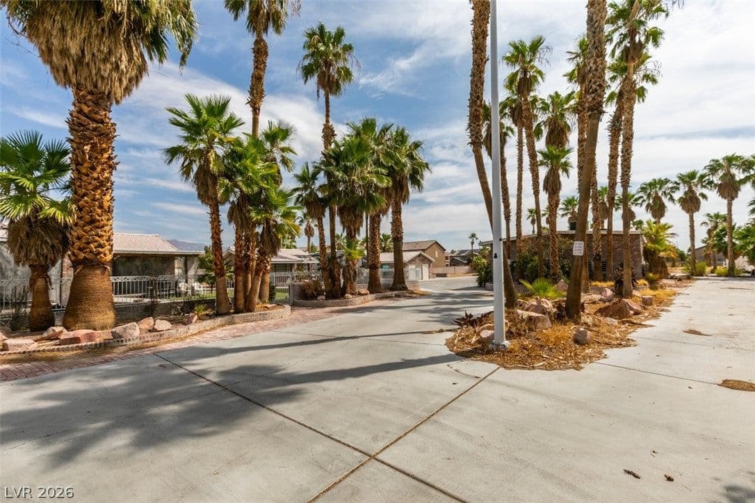 5435 Rainbow Boulevard photo 4