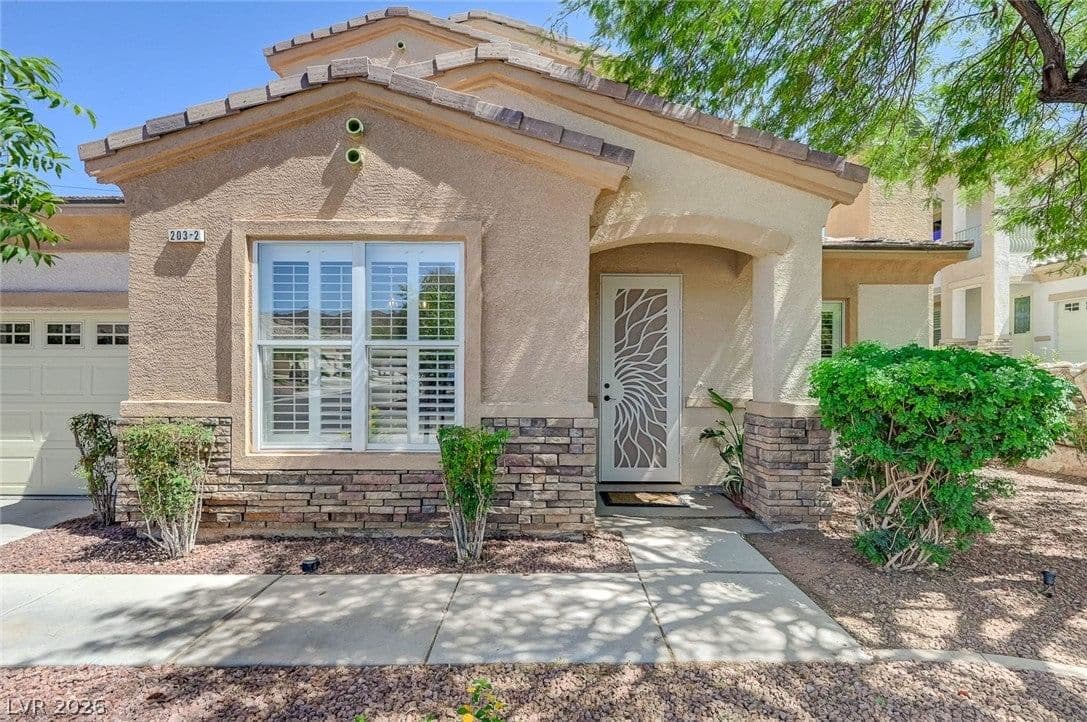 203 Kaelyn Street photo 4