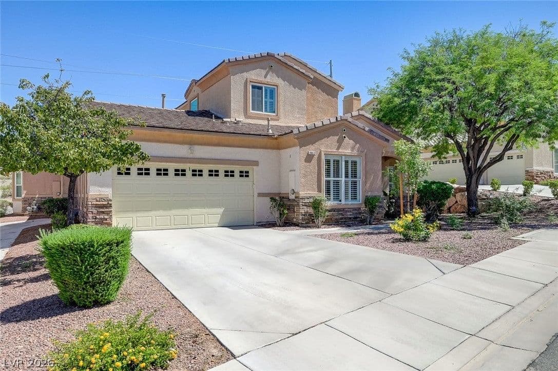 203 Kaelyn Street photo 3