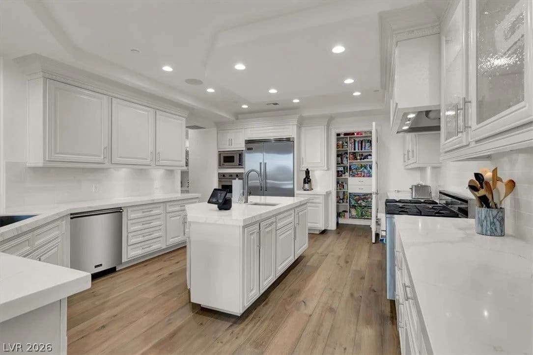 9101 Alta Drive photo 2