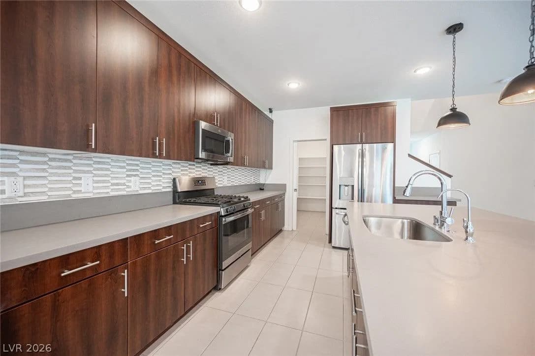 524 Grand Cascade Place photo 3