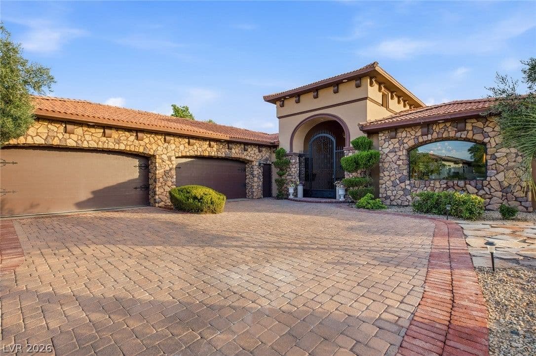 1369 Opal Valley Street photo 2