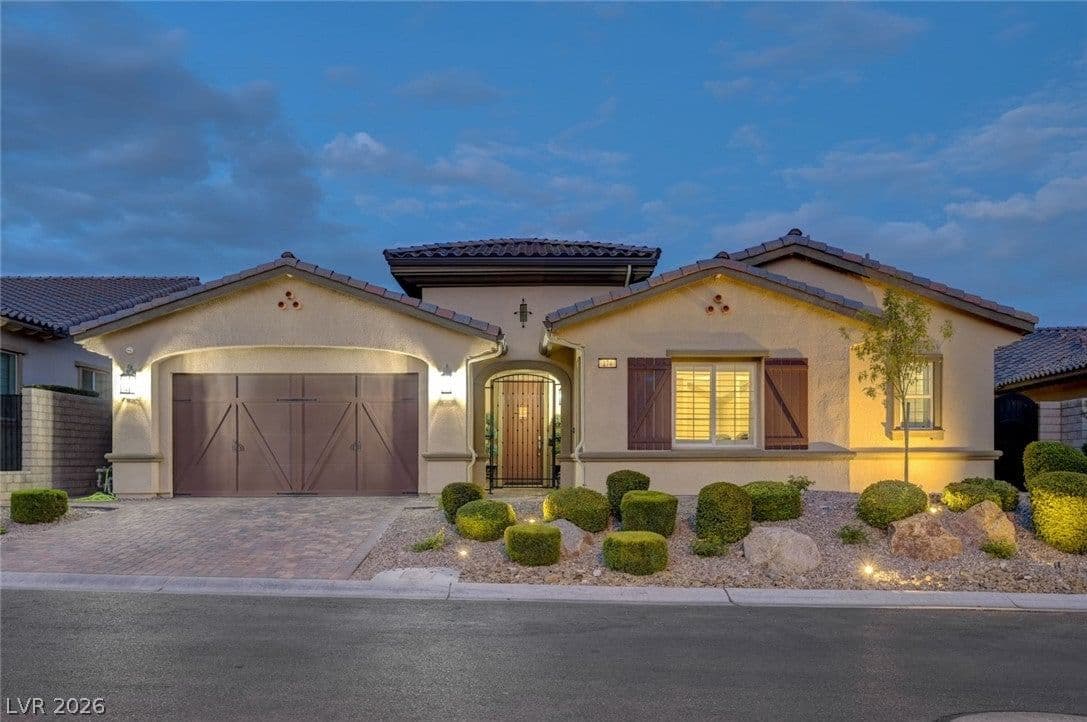 274 Evante Street photo 4