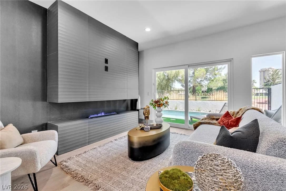 2861 Queens Courtyard Drive photo 3