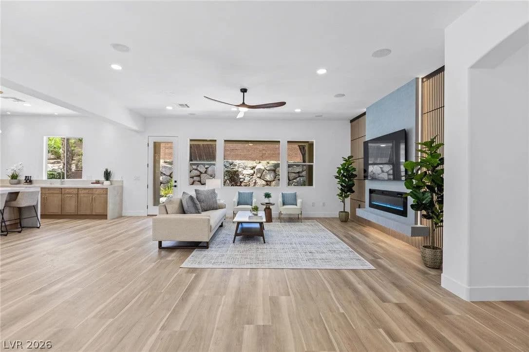 65 Twilight Rose Street photo 2