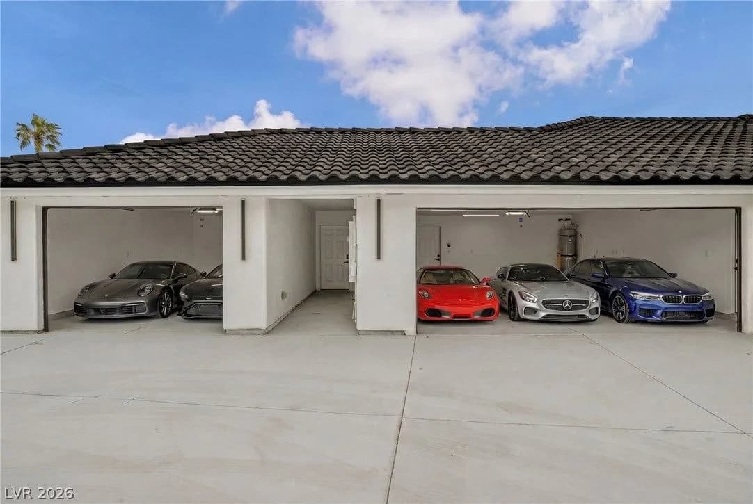 3630 Tobias Lane photo 4