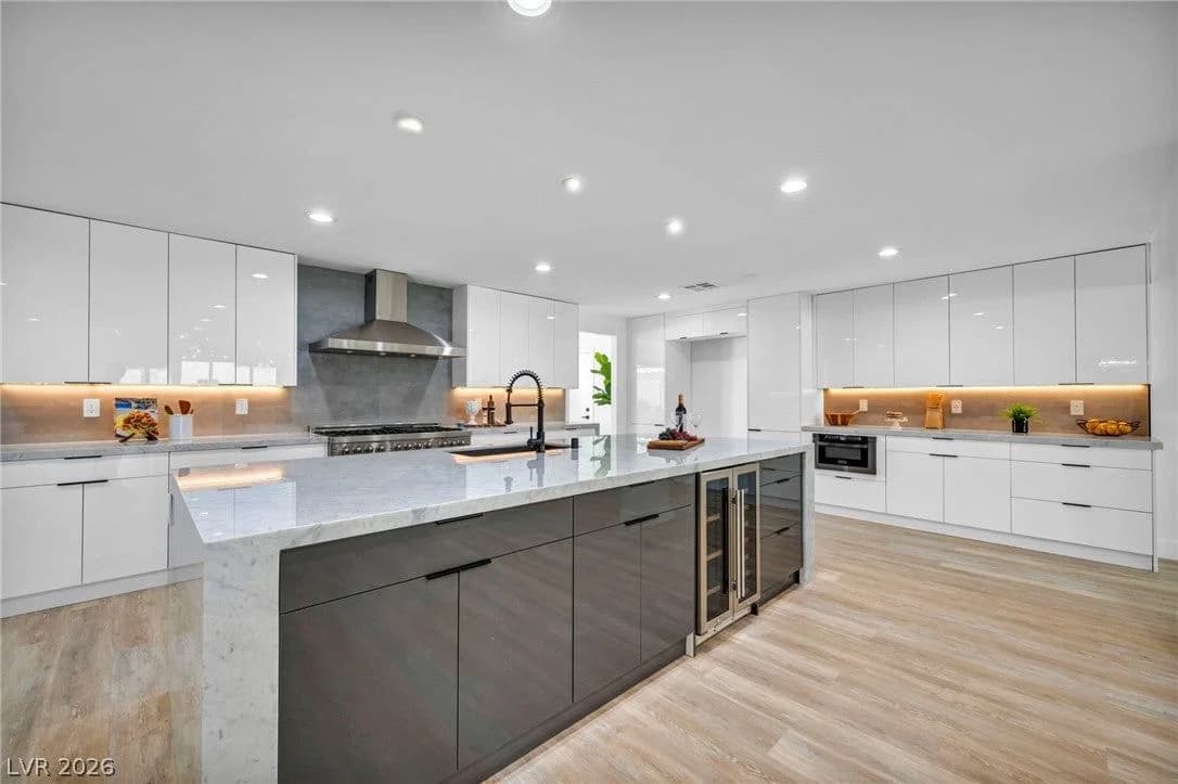 3630 Tobias Lane photo 2