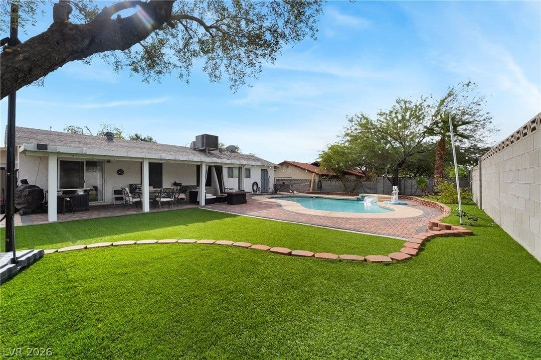 1404 Gloria Lane
