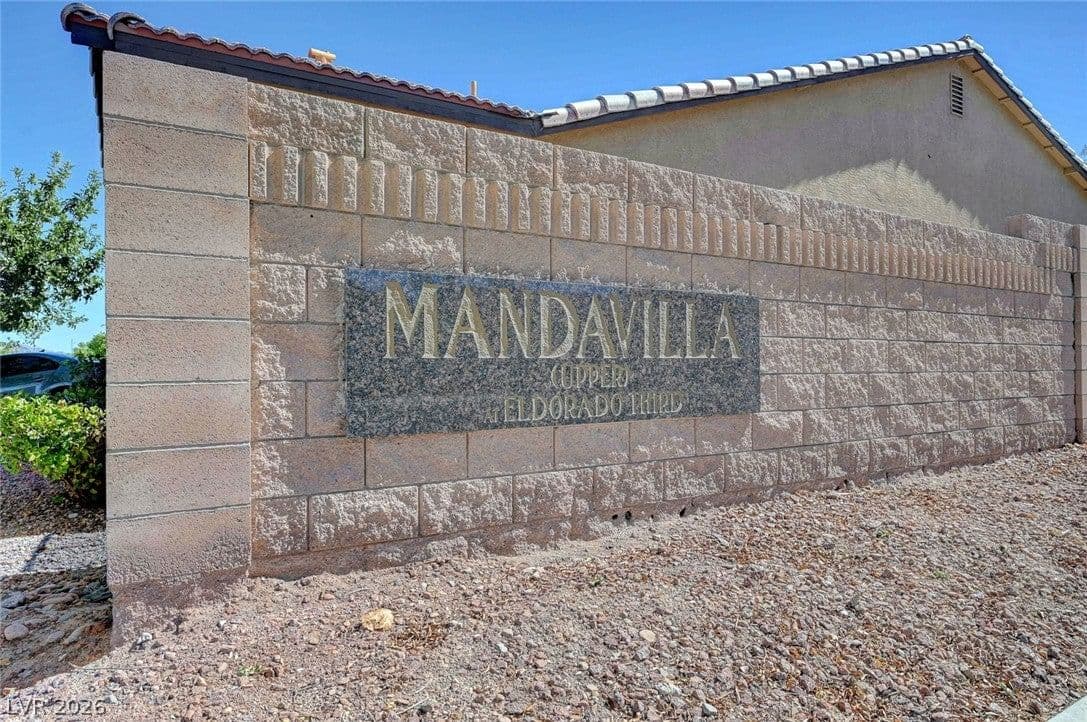 1720 Silent Sunset Avenue photo 2