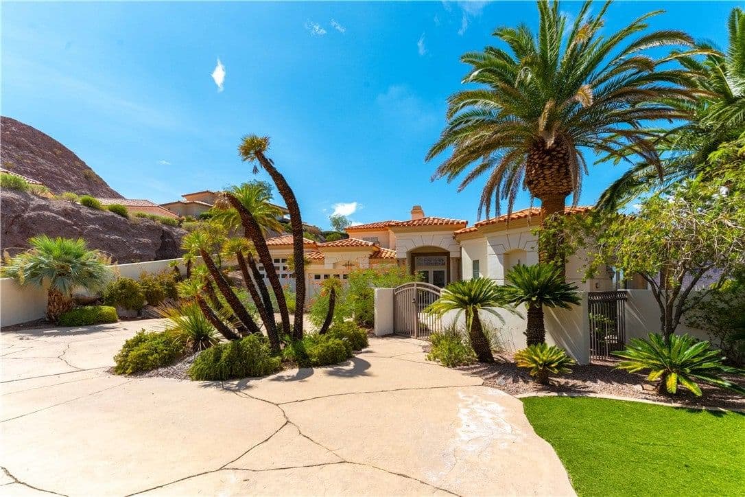 224 Hallett Cove Court photo 2