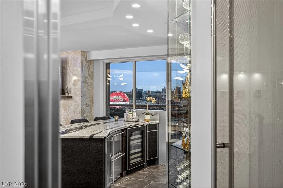 2747 Paradise Road photo 2
