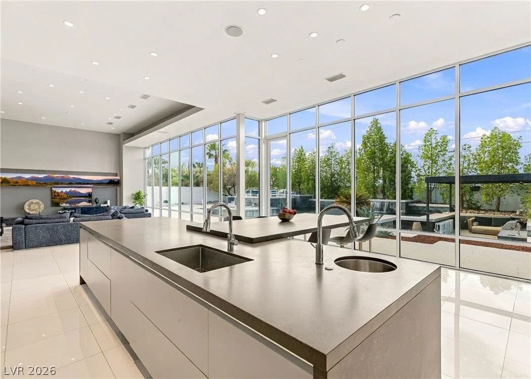 3716 Caesars Circle photo 4