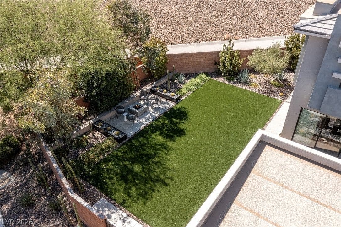 1 Garden Shadow Lane photo 2