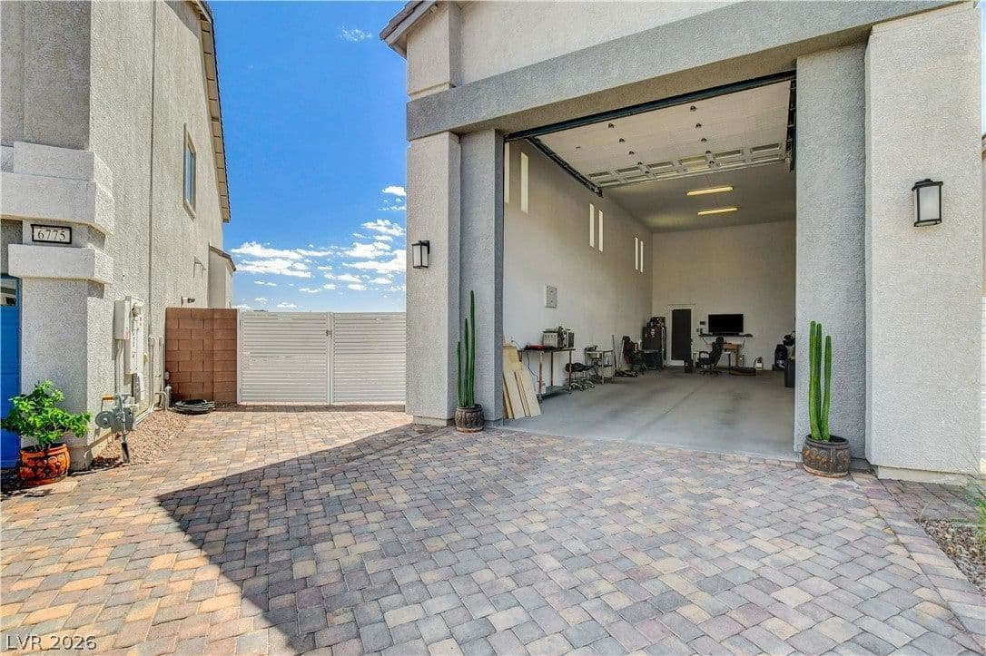6775 Stella Rosa Court photo 2