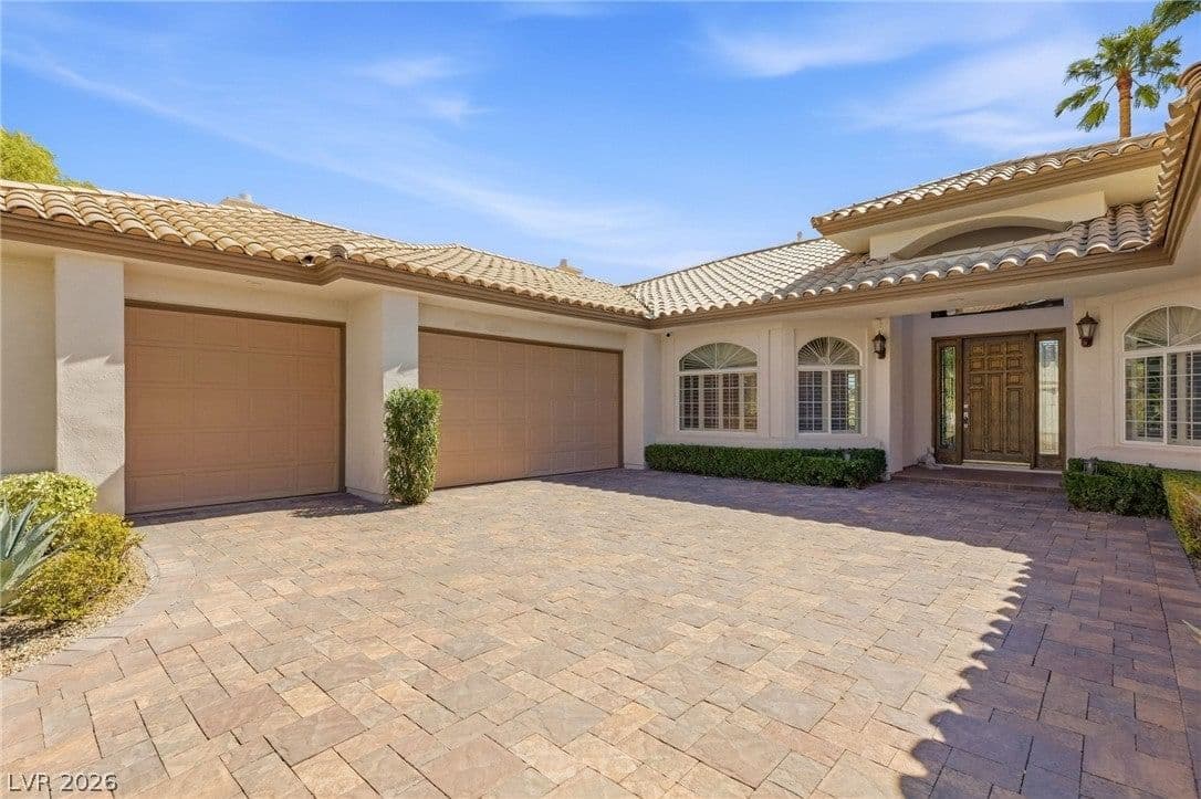 8633 Lakeridge Circle photo 3