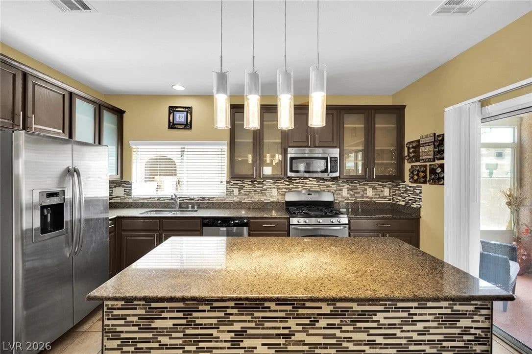 205 Gemstone Hill Avenue photo 4