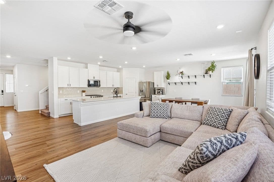 5937 Violet Crown Street photo 4