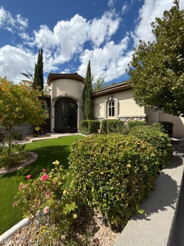 9312 Fontainbleu Drive photo 4