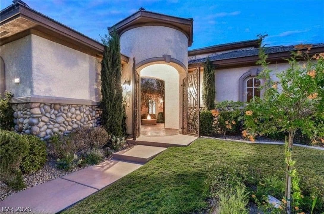 9312 Fontainbleu Drive photo 2