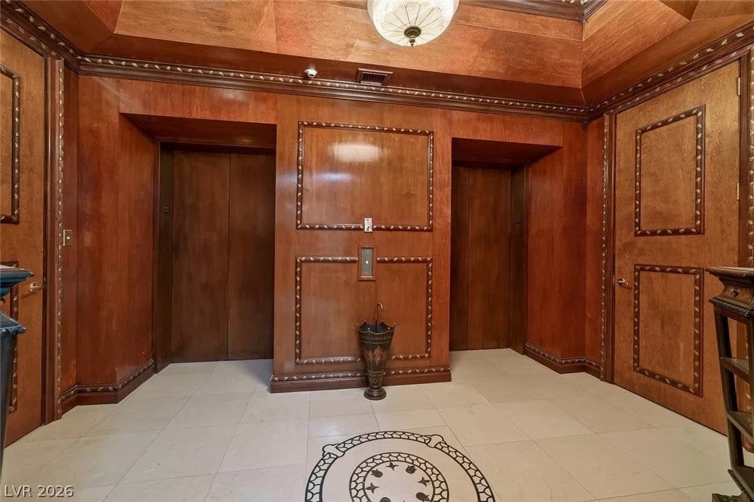 2877 Paradise Road photo 2